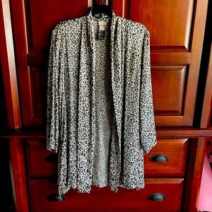 Chico’s Travelers Leopard 🐆 Print Ruana Wrap